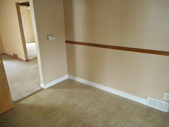 4th image of 2062 Beverly Pl