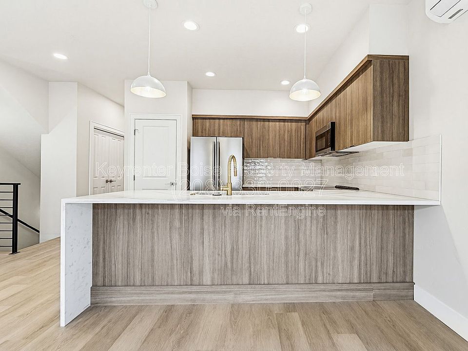 1st image of 4305 N Greentrail Ln