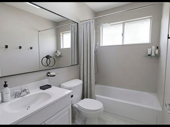 5th image of 453 Carillo Ct