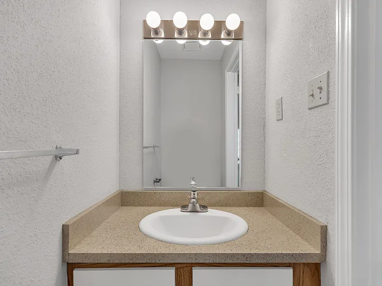 Woodlake Apartments — Photo 55