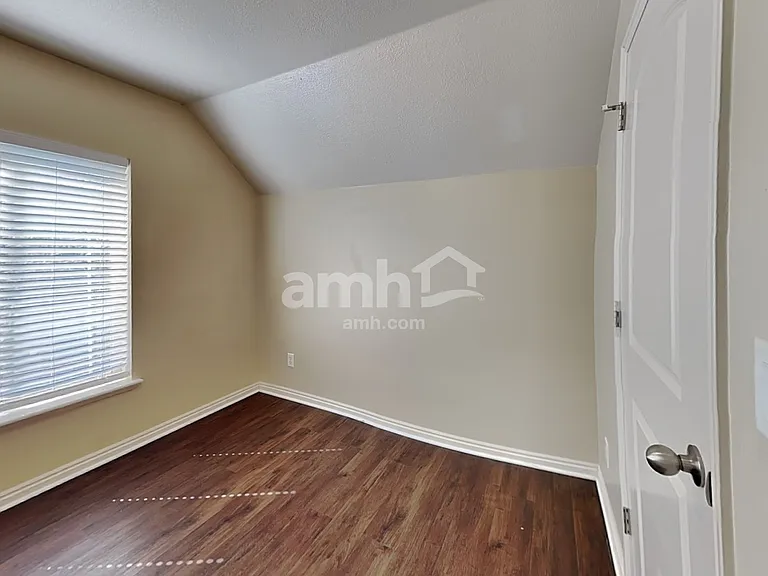 1444 S 50 W — Photo 18