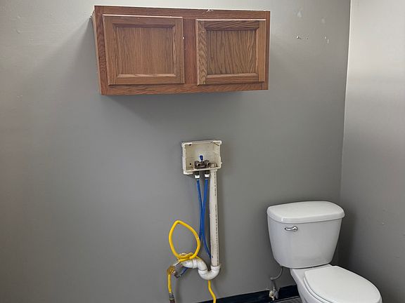 the downstairs full bathroom has washer and dryer hookups in it too.