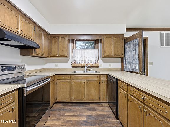 3rd image of 602 Laura Lee Street