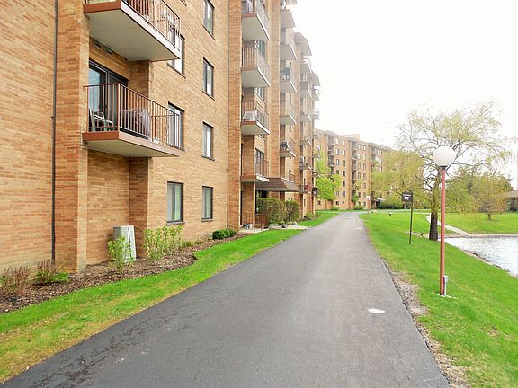 3rd image of 1777 W Crystal Ln Unit 102
