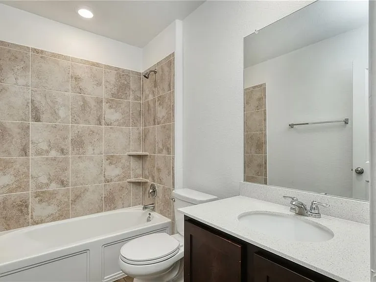 1007 Wolseley Cv — Photo 13