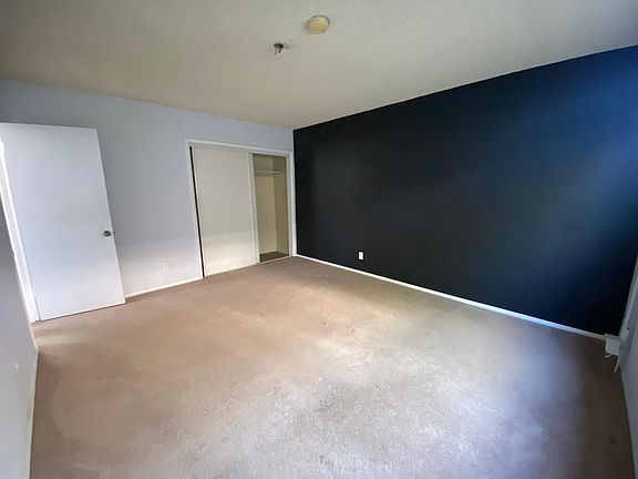 Bedroom 1. Standard closet.