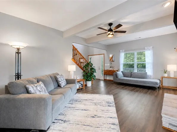 66 Lakeside Dr, Eureka Springs, AR 72631