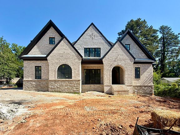 3rd image of 3422 Redbud Ln