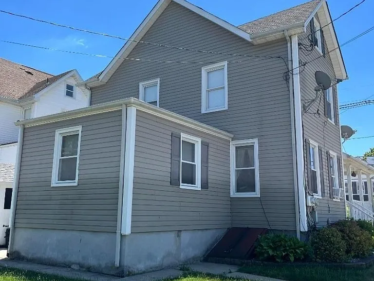 43 E Somerset St — Photo 2