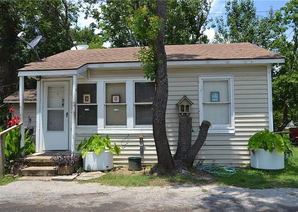 2nd image of 725 Riverwood Rd