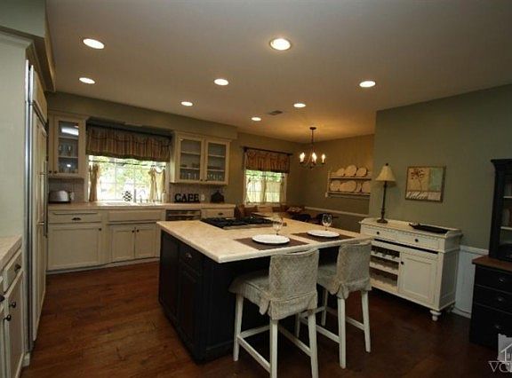 5th image of 1049 El Segundo Dr