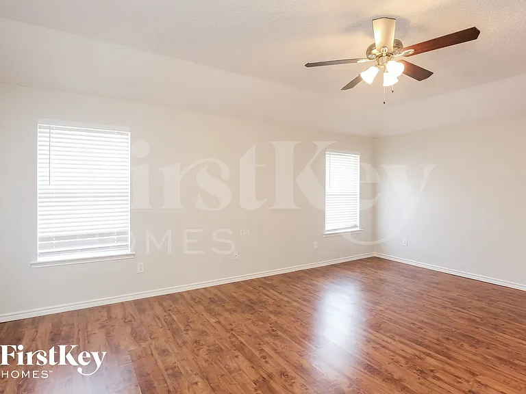 2124 Twin Creek Ln — Photo 9