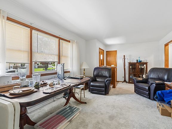 4th image of 406 W 1st St
