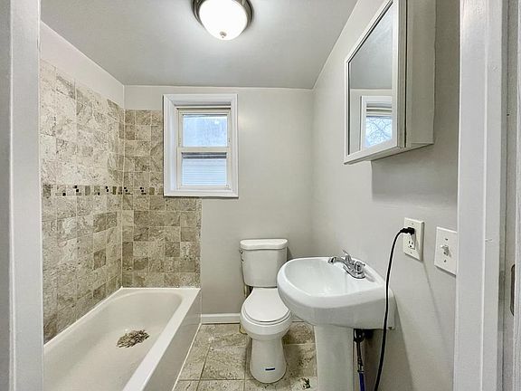2nd image of 123 S 13th St #2A