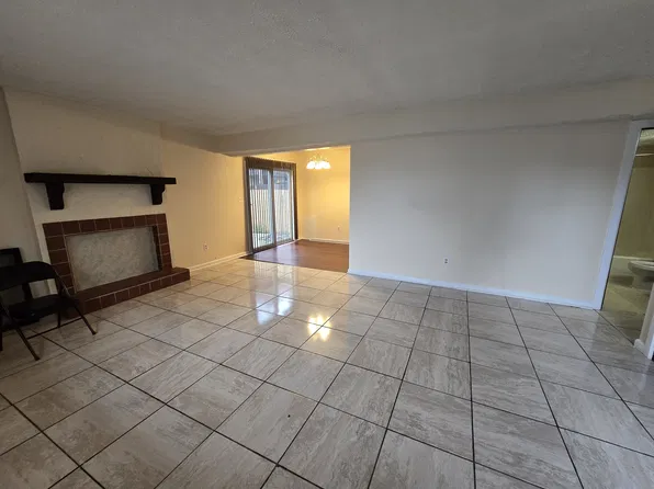 8543 La Corrida Ct, Indianapolis, IN 46227