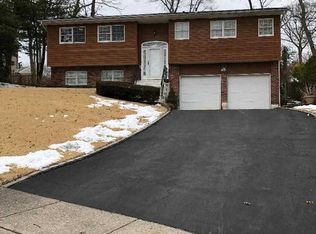 9 Grant Ave, Smithtown, NY 11787