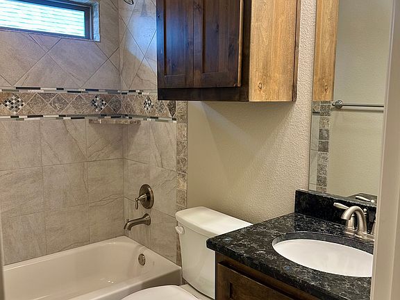 3rd image of 1409 Lauren Ln