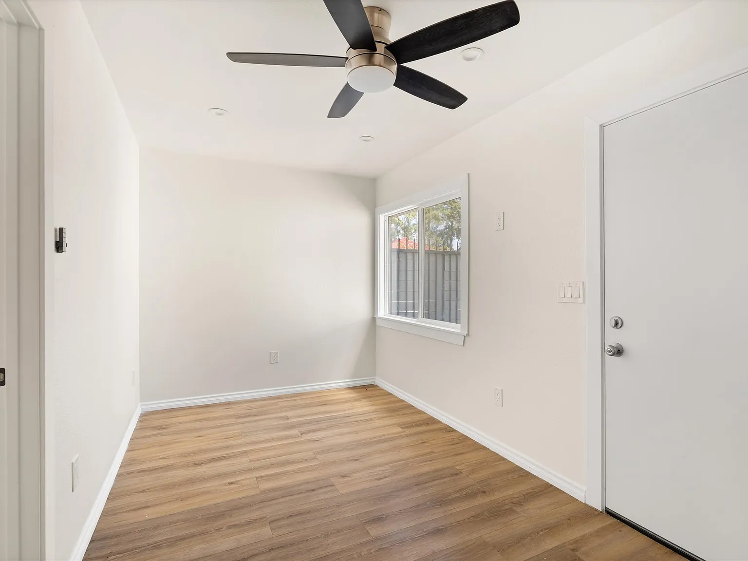 1 bed, 550 sqft, $2,097 — Photo 4