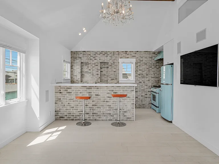 44 Sunset Ave — Photo 45