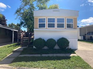 102 Charabanc Ln, Wheeling, IL 60090