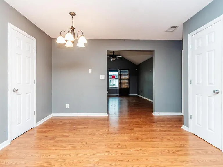 132 Coronation Dr — Photo 9