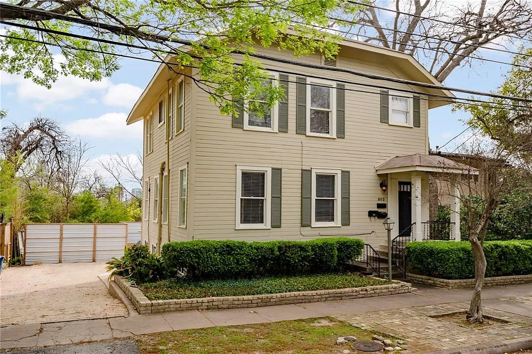 Building Photo - 803 W 17th St #A