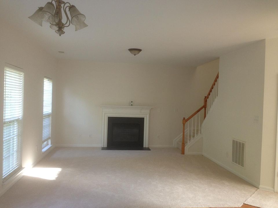 1st image of 112 Vance Crescent Dr
