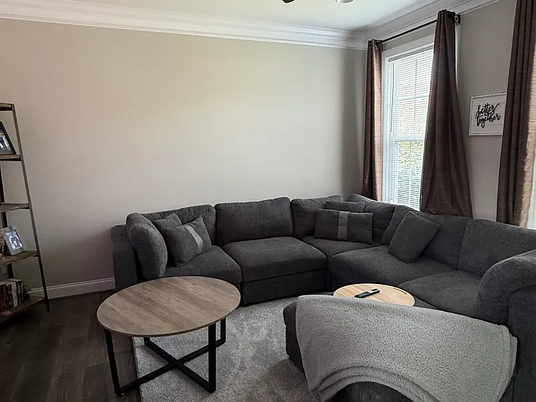 639 Bainbridge Dr — Photo 1