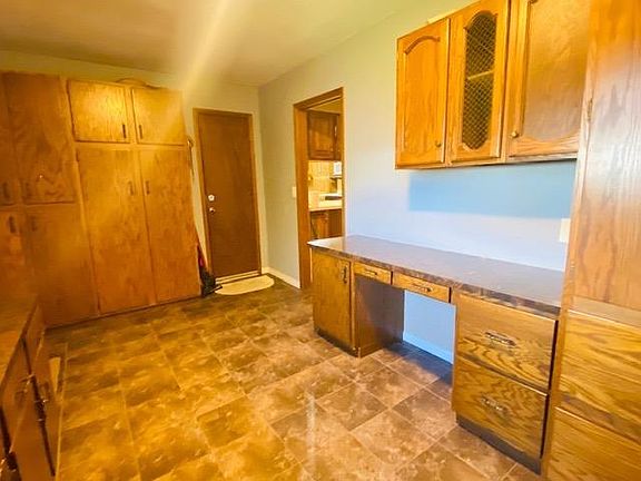 4th image of 905 Safford Ave