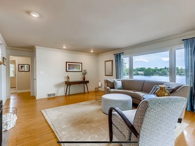 215 W Lake Shore Dr — Photo 9