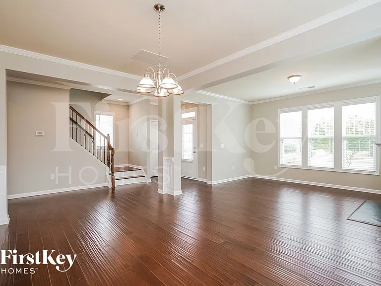 175 Heathwood Dr — Photo 4