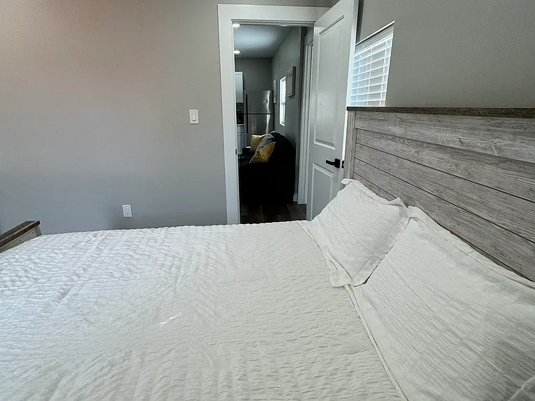 328 N Euclid Ave #C — Photo 6