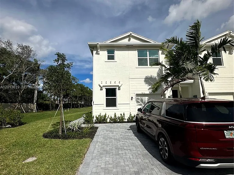 4665 Meyerson Pl — Photo 3