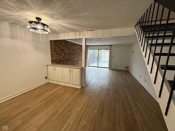 3rd image of 7492 Country Brook Dr