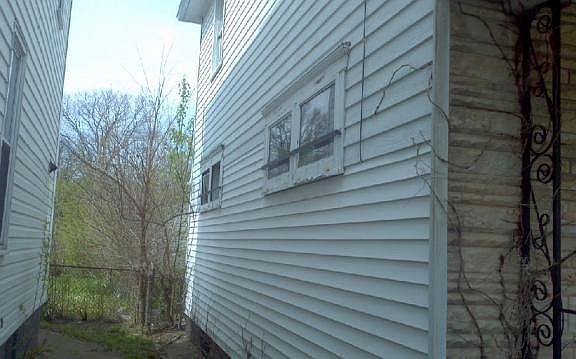 2nd image of 2329 Lakeview Ave