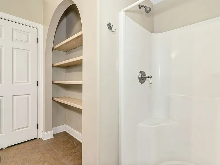 857 W Pointe Dr — Photo 18