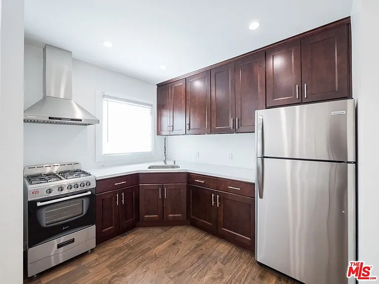 40 Rose Ave #6 — Photo 3