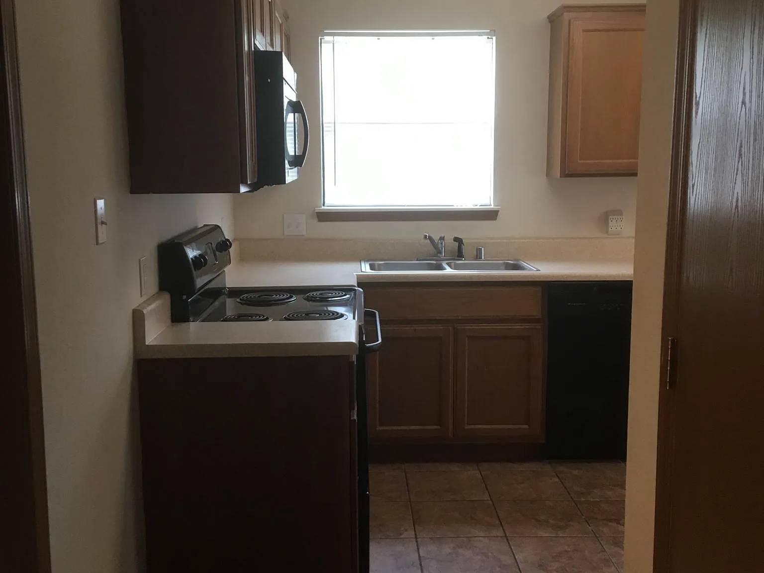 3 bed, 1500 sqft, $1,300 — Photo 3