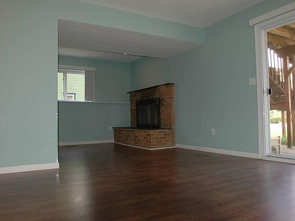 3rd image of 2880 Redwood Ave