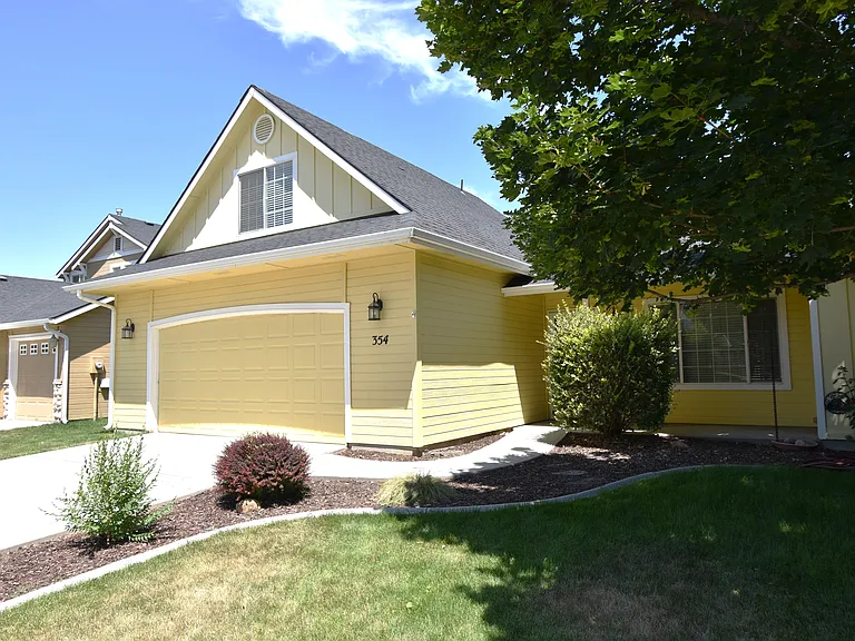 354 E Carver Dr — Photo 3