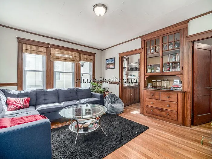 3 bed, 1.0 bath, $3,975 — Photo 4