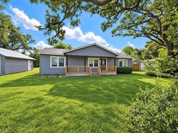 123 Barbara Dr, Clute, TX 77531