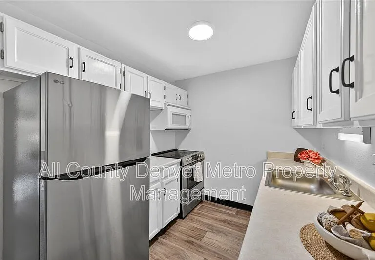 1400 Golden Cir #306 — Photo 9