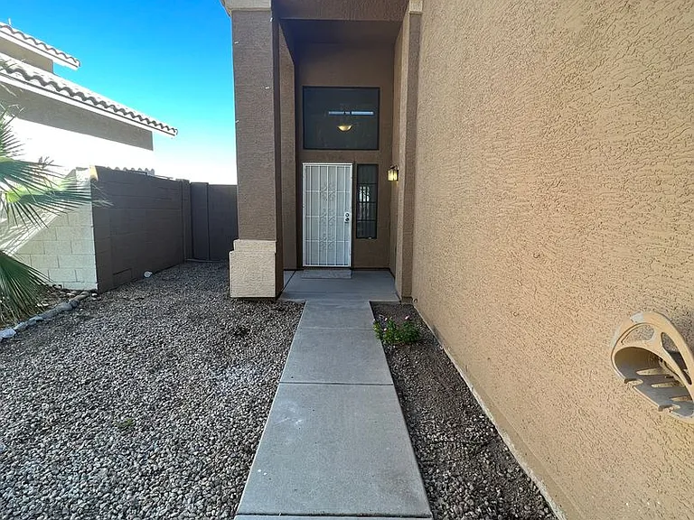 20401 N 37th Ave — Photo 33