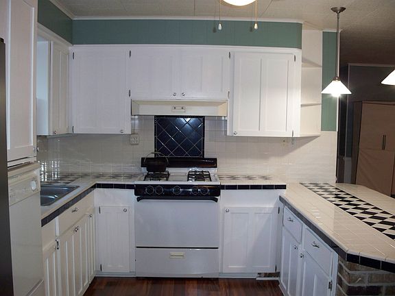 5th image of 1910 Traxler St