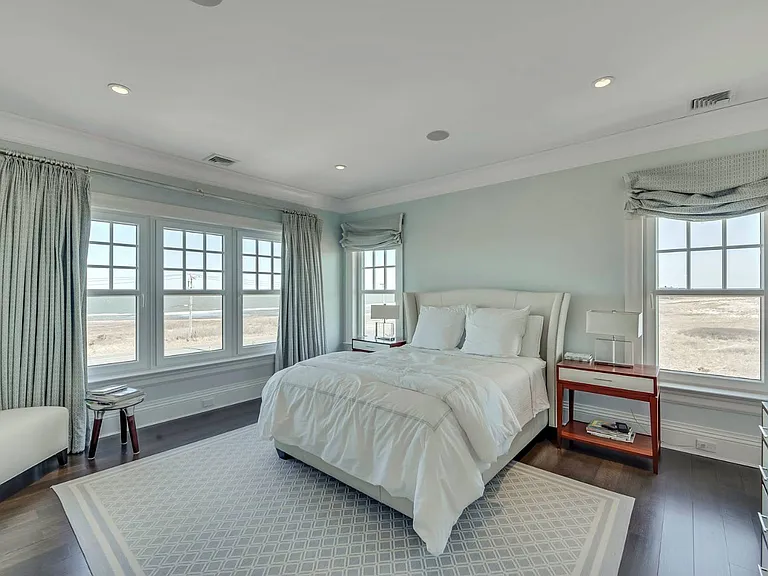 19 Dune Rd — Photo 17