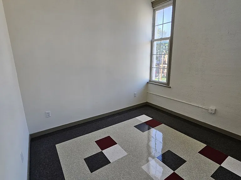 608 Loughborough Ave — Photo 45