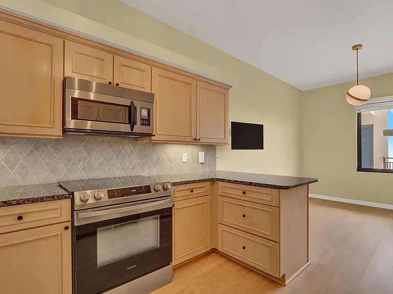 370 Golfview Rd #901 — Photo 14