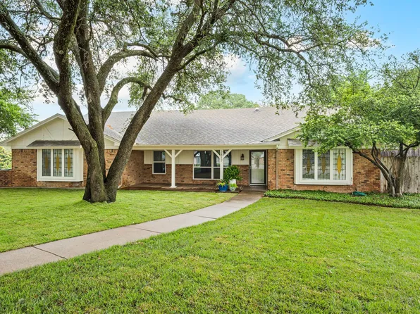 2817 Downing Ct, Bedford, TX 76021