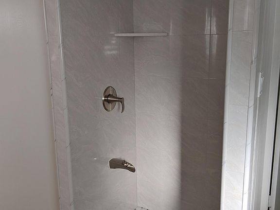 4th image of 749 Ekela Ave #2